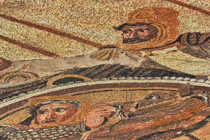 Day trip from Naples: Pompeii & Sorrento - private tour - Image 2