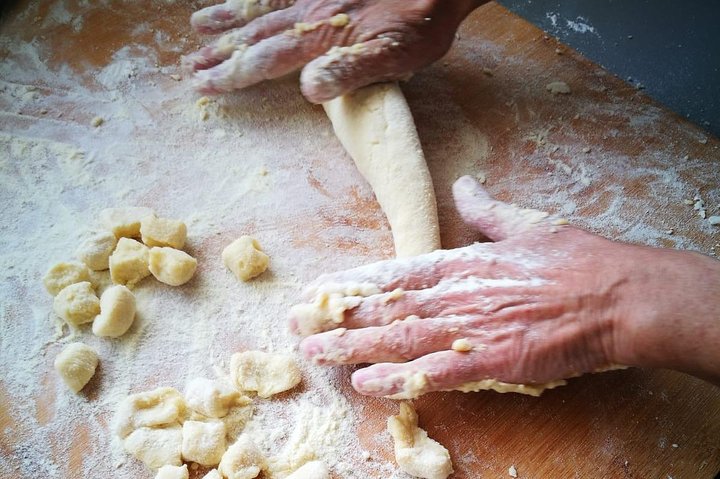Discover and learn how to make fresh pasta in Naples - Image 3