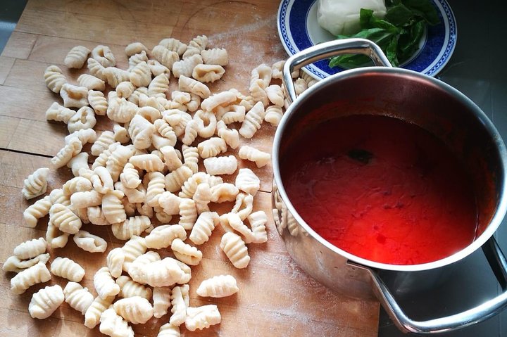 Discover and learn how to make fresh pasta in Naples - Image 1