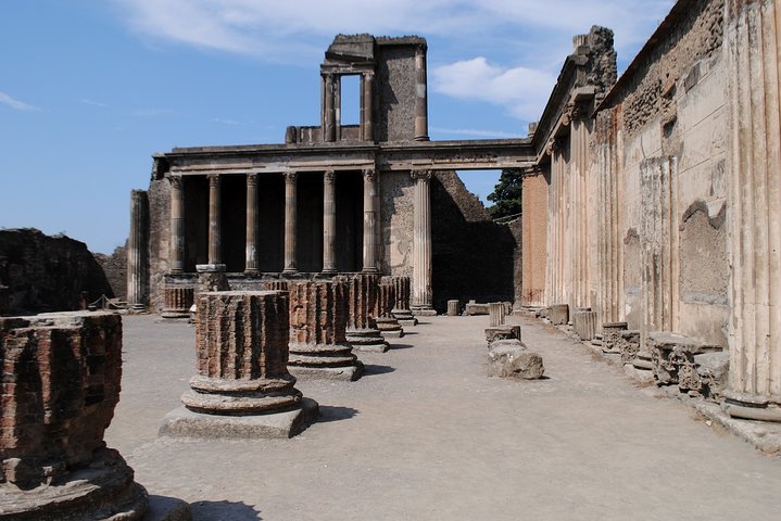 DISCOVERING POMPEII - VIP tour/Small group - Image 3