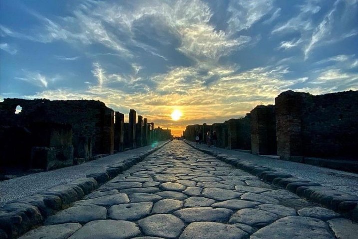 From Naples: private visit Pompeii, Herculaneum and lunch on mount Vesuvius. - Image 3