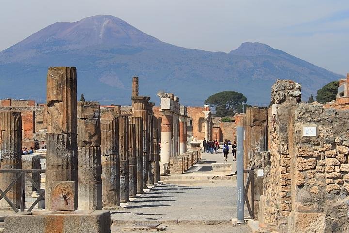 Full-Day Tour Vesuvius Herculaneum - Image 1