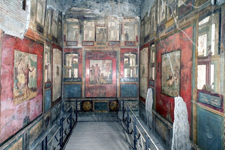 Guided visit by an Archaeologist to the Ruins of Pompeii from Naples - Image 1
