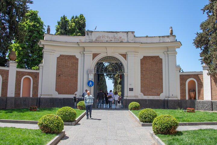 Herculaneum half day trip from Naples with lunch - Image 1