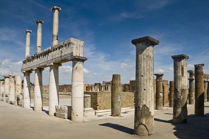Naples daily Excursions: Pompeii Independent Half-Day Trip - Image 1