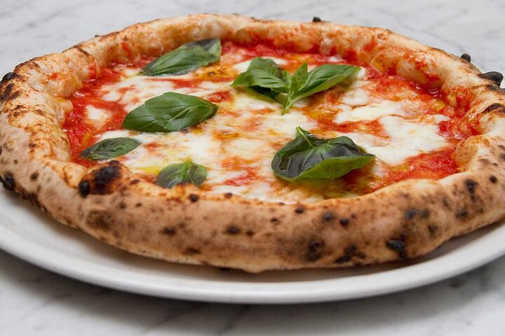 Naples Shopping & Pizza Private Escort Tour - Image 2