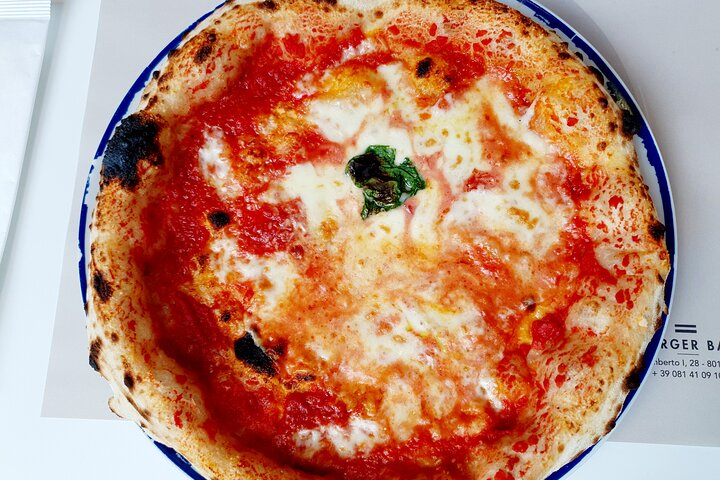 Neapolitan Pizza and Naples Night Sightseeing by Boat - Image 4