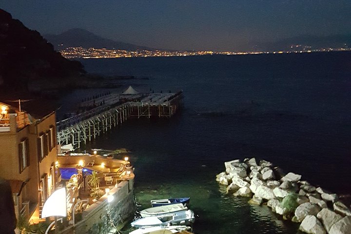 Neapolitan Pizza and Naples Night Sightseeing by Boat - Image 1