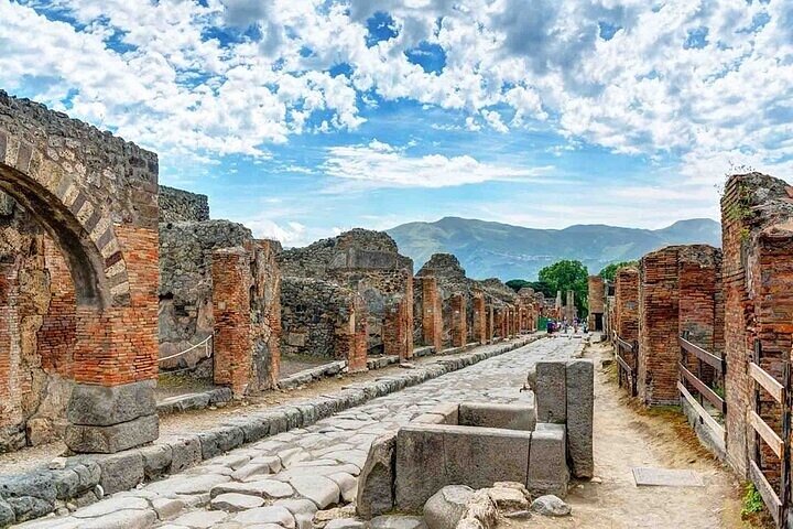 One Day Pompeii and Amalfi Guided Tour from Naples - Image 3