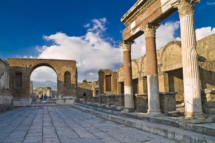 One Day Tour of Pompeii, Herculaneum and Vesuvius - Image 1