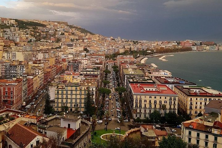 Panoramic shore excursion of the city of Naples and historic center. - Image 3
