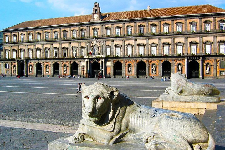 Panoramic shore excursion of the city of Naples and historic center. - Image 5