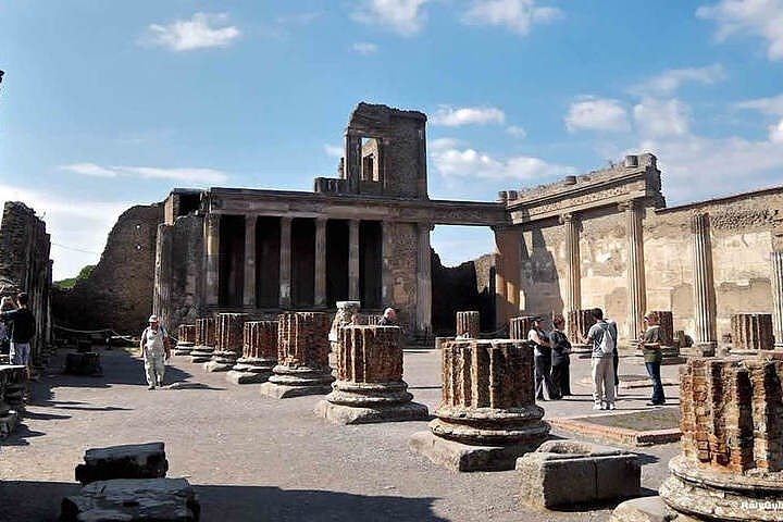 Pompeii-Amalfi Coast Combined Tour with Lunch - Image 4