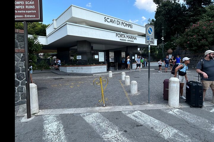 Pompeii and Amalfi coast day tour - Image 1