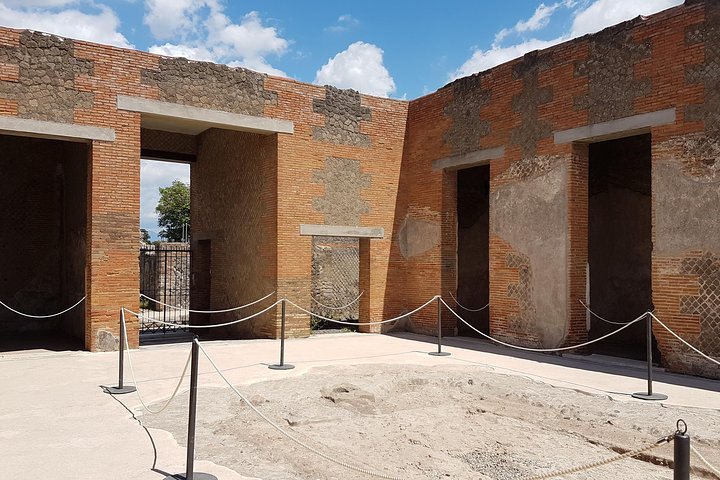 Pompeii and Herculaneum guided tour with an English-speaking archaeologist - Image 5