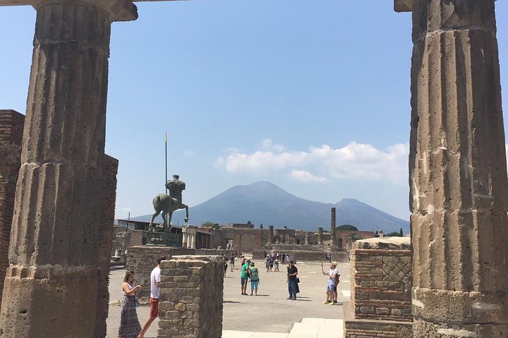 Pompeii and Mount vesuvius from Naples - Image 1