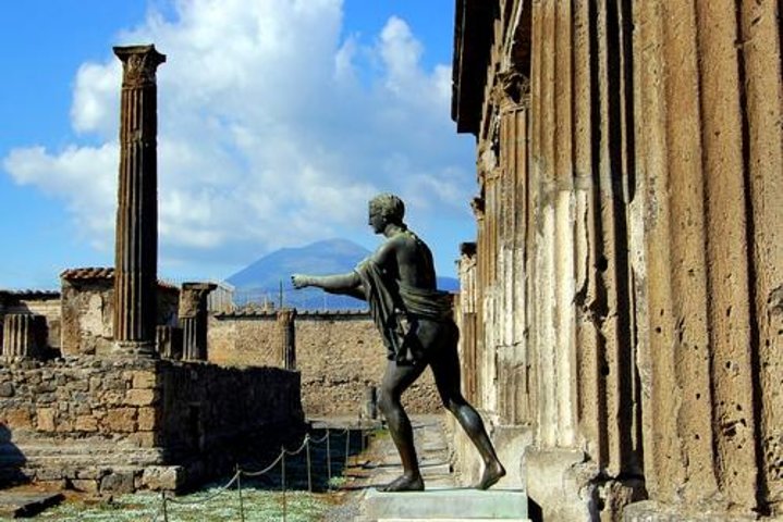 Pompeii and Sorrento Day Trip from Naples - Image 1