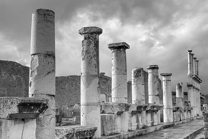 Pompeii and Vesuvius Day Trip from Naples including Guide and Lunch  - Image 5