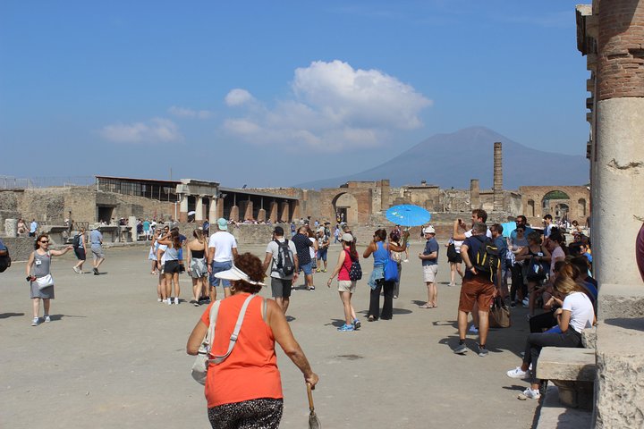 Pompeii and Vesuvius from Naples. Shared semi-private max 8 pax - Image 5
