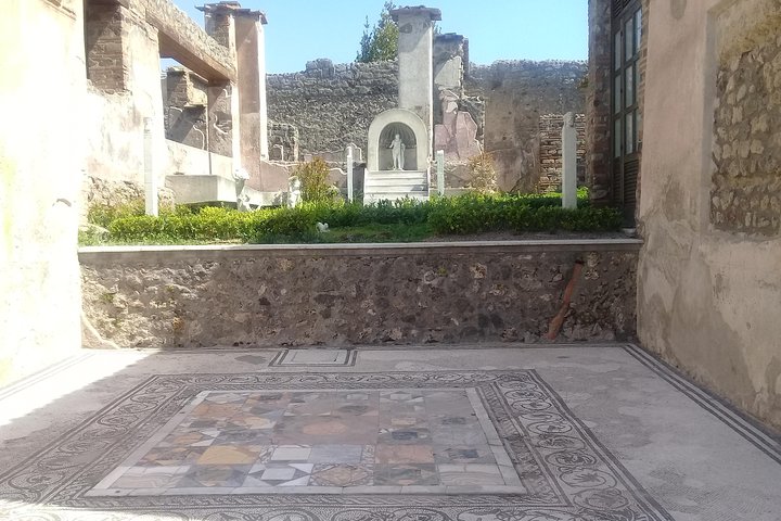 Pompeii-Herculaneum and The Archaeological Museum with Guide -skip the line - Image 1