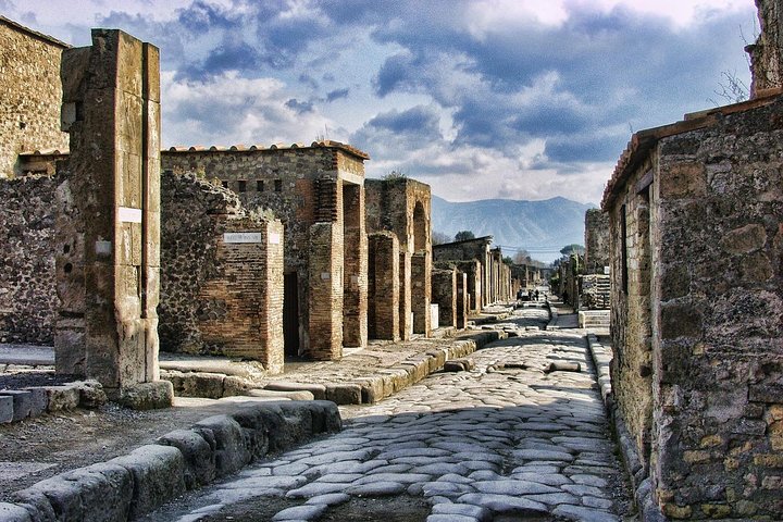 Pompeii, Herculaneum ruins and lunch in local winery restaurant - Image 3