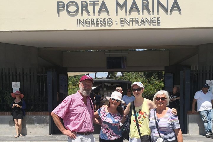Pompeii private tour with private guide and transfer included - Image 3