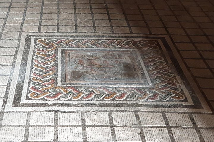 Pompeii ruins and Wine tasting - Image 3