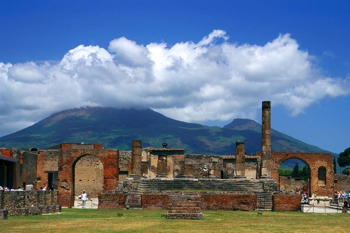 Pompeii ruins, Positano and Sorrento full day tour - Image 2