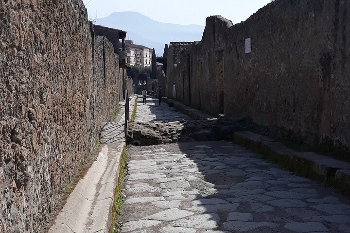 Pompeii ruins private tour from Naples - Image 4