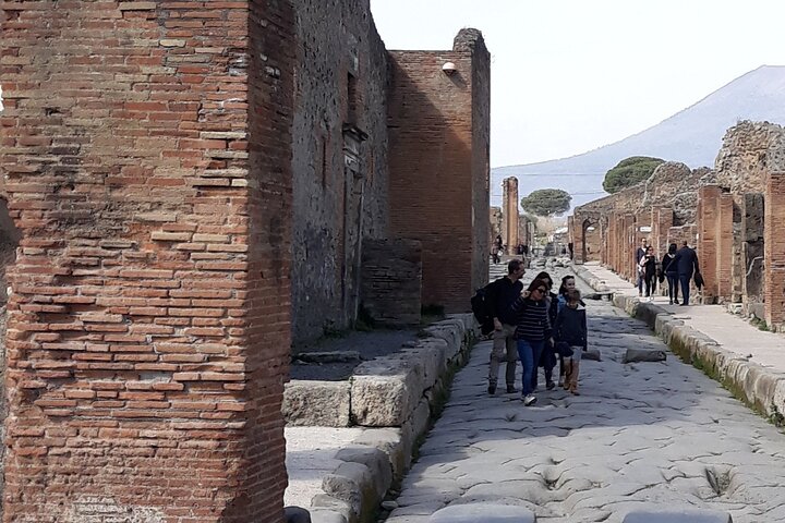 Pompeii ruins private tour from Naples - Image 5