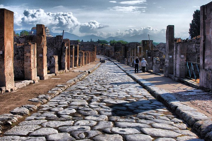 Pompeii Ruins & Wine Tasting with Lunch on Vesuvius with Private Transfer - Image 2