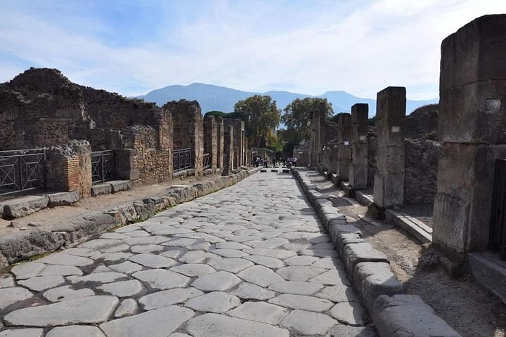 Pompeii tour all inclusive - Image 1