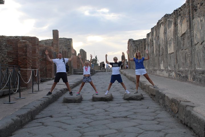 Pompeii tour and wine tasting - Image 1
