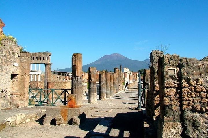Pompeii-Vesuvius Combined Tour with Pizza for lunch - Image 3