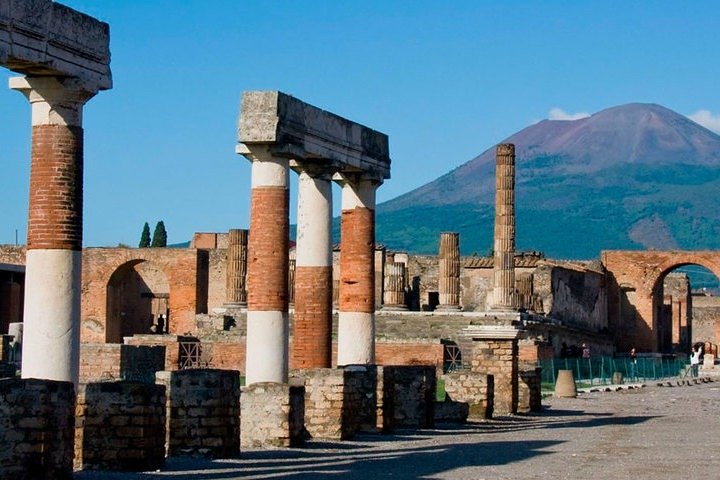 Pompeii-Vesuvius Combined Tour with Pizza for lunch - Image 2