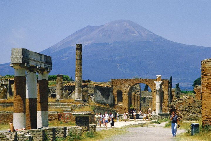 Pompeii with Wine Tasting and Lunch from Naples - Image 5