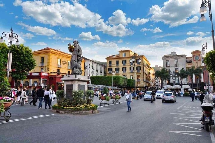 Positano, Sorrento and Pompeii Guided Tour from Naples - Image 4