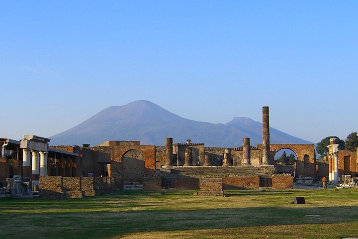 Private 6-Hour Tour to Pompeii and Herculaneum from Naples with Hotel pick-up - Image 1