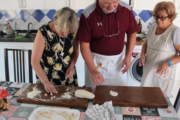 Private and exclusive cooking lession with grandma - Image 3