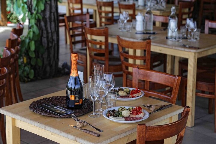 Private Conventional and Natural winery tasting tour with sommelier and transfer - Image 4