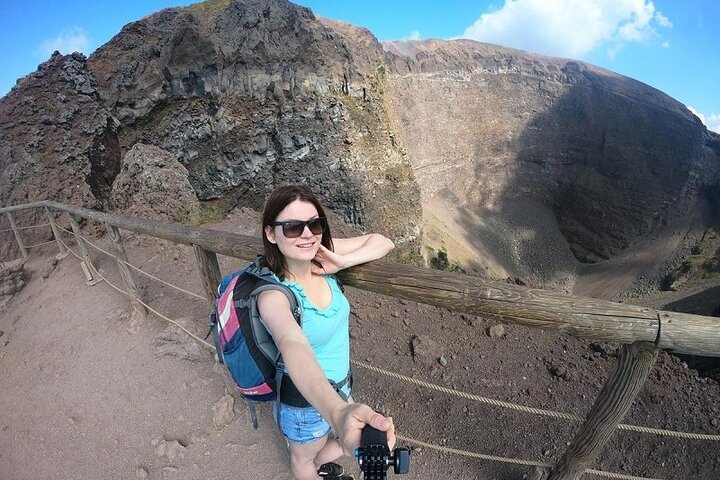 Private Day Trip at Mount Vesuvio and the Pompei or Herculanum - Image 5