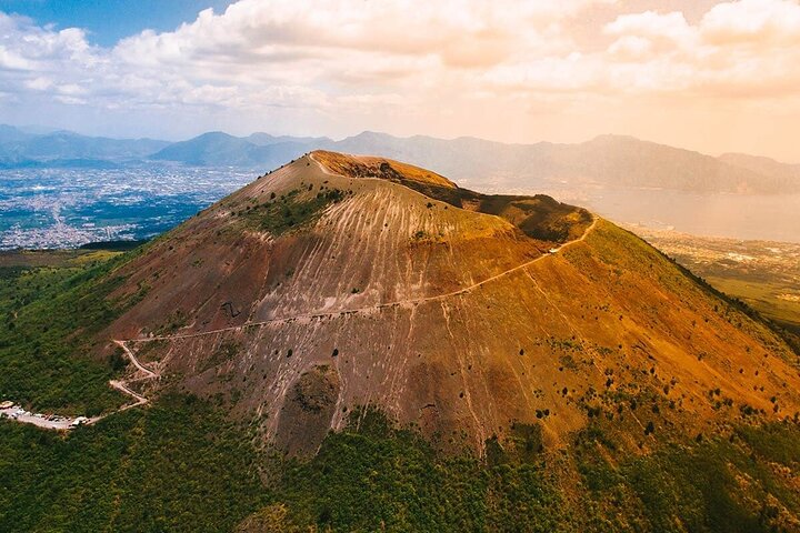 Private Day Trip at Mount Vesuvio and the Pompei or Herculanum - Image 2