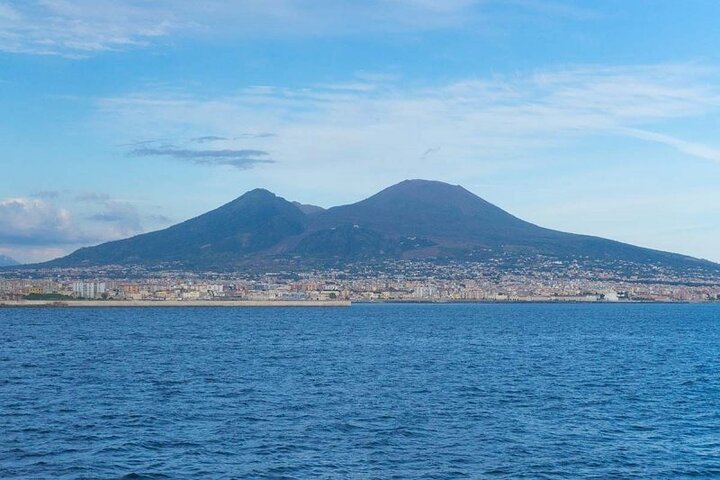 Private Day Trip at Mount Vesuvio and the Pompei or Herculanum - Image 3