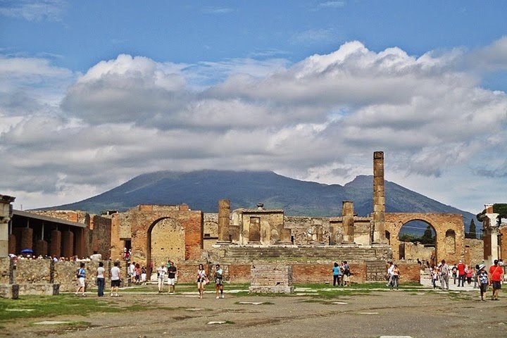 Private Full-Day Tour Sorrento, Positano, and Pompeii - Image 3