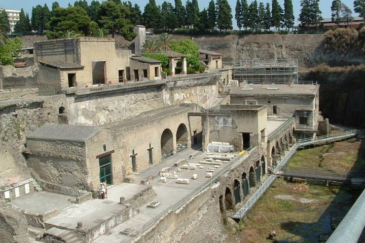 Private Full-Day Tour Sorrento, Positano, and Pompeii - Image 4