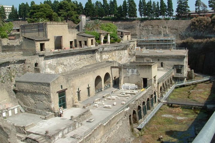 Private Full-Day Tour to Pompeii and Mt. Vesuvius with Winery Visit - Image 3