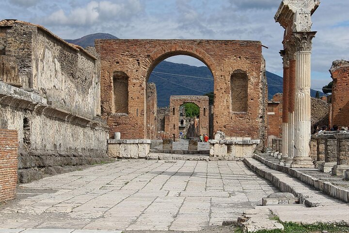 Private Pompeii, Sorrento and Positano Tour - Image 1