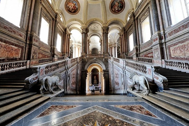 Private tour Caserta royal palace - Image 3