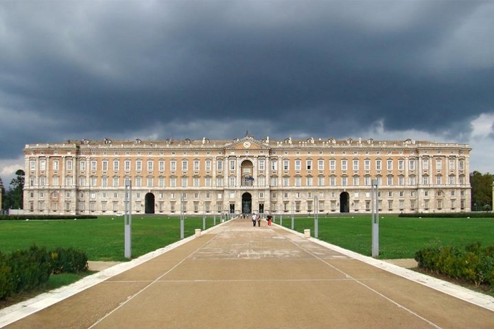 Private tour Caserta royal palace - Image 1