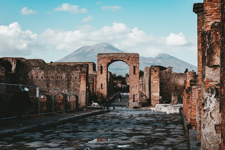 Private Tour of Pompeii or Herculaneum at Sunset - Image 2